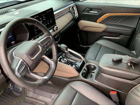 Used 2023 GMC Canyon Denali image 16