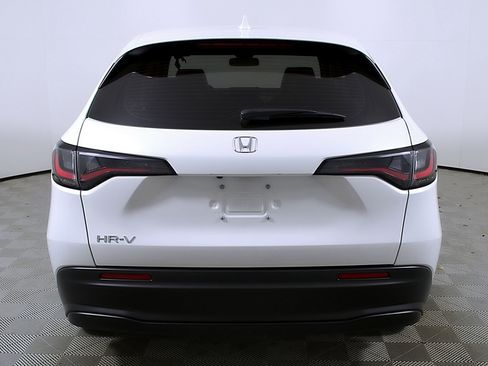 Used 2025 Honda HR-V LX image 8