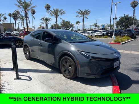 Used 2023 Toyota Prius LE FWD image 7