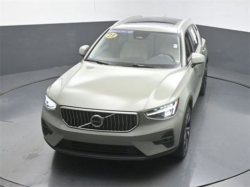 Used 2023 Volvo XC40 B5 Plus w/ Protection Package Premier image 44