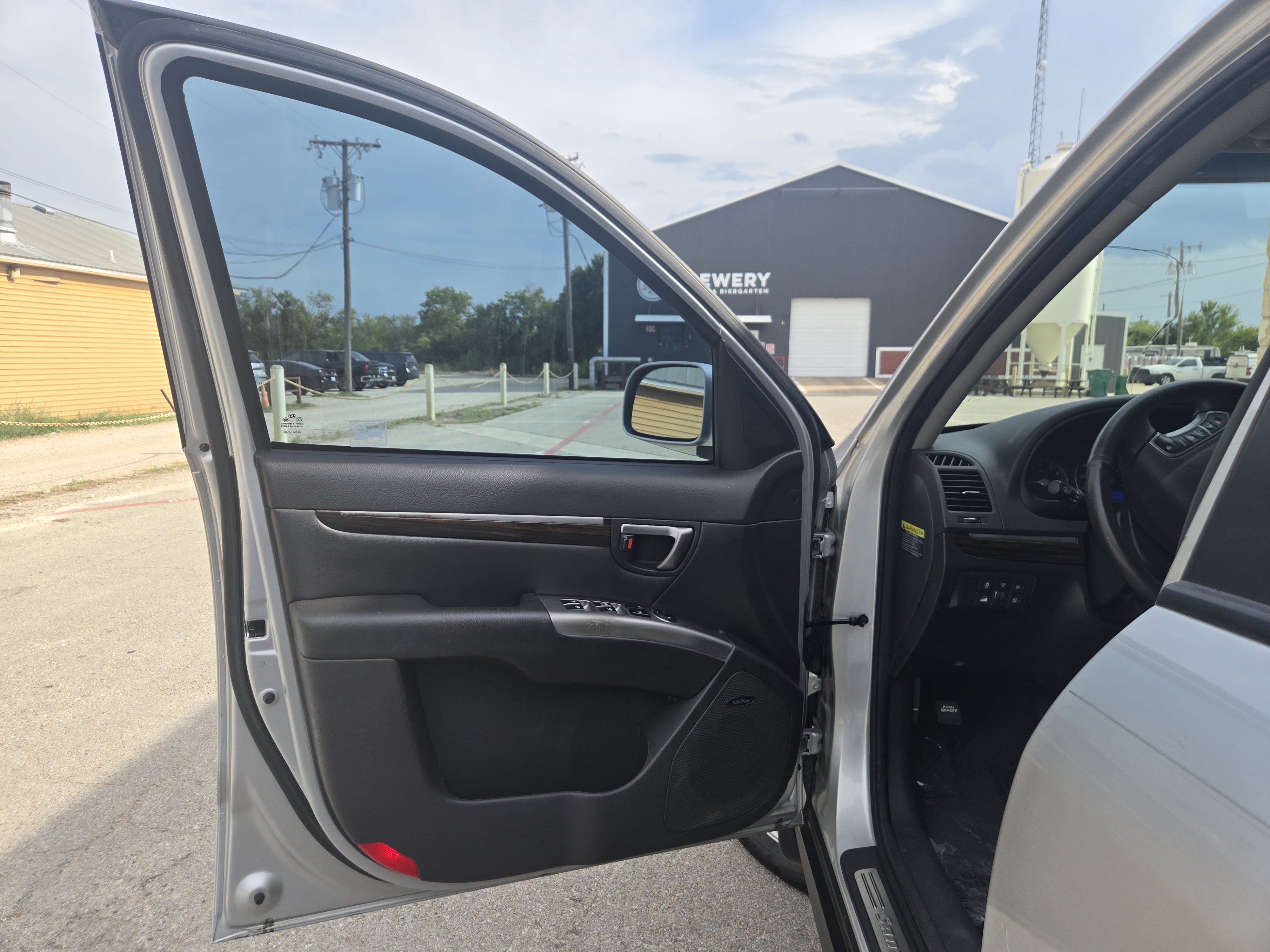 Used 2012 Hyundai Santa Fe Limited FWD image 4