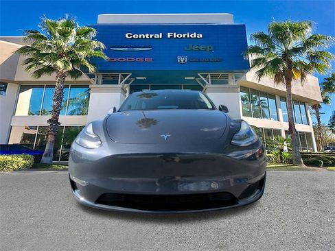 Used 2022 Tesla Model Y Long Range image 3