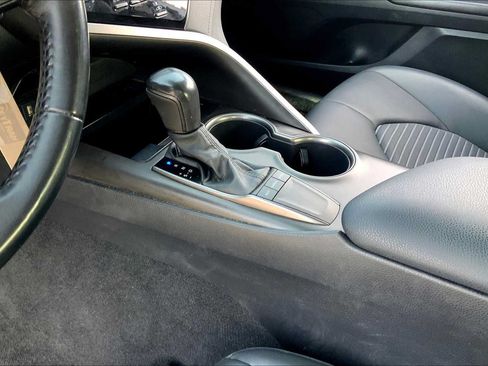 Used 2022 Toyota Camry SE FWD image 16