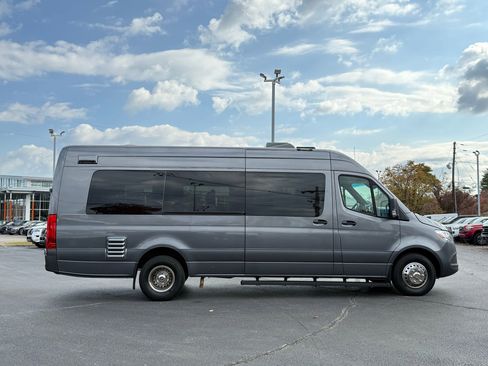 Used 2022 Mercedes-Benz Sprinter 4500 w/ Parking Package image 7
