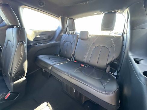 New 2026 Chrysler Pacifica Select image 25