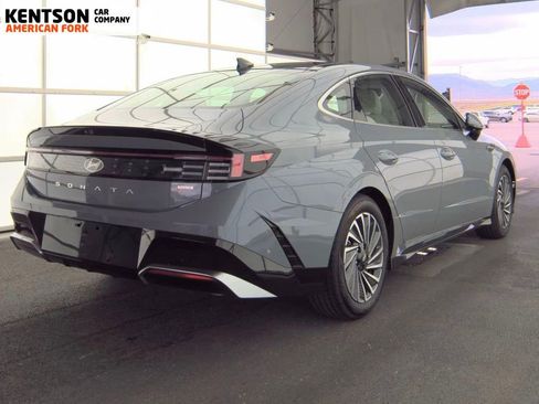 Used 2025 Hyundai Sonata Limited image 3