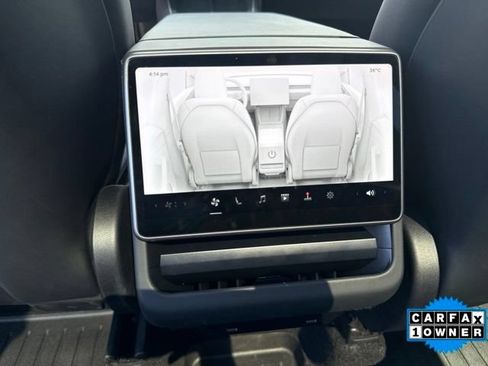 Used 2026 Tesla Model Y 2WD image 18