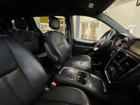 Used 2017 Dodge Grand Caravan GT image 23