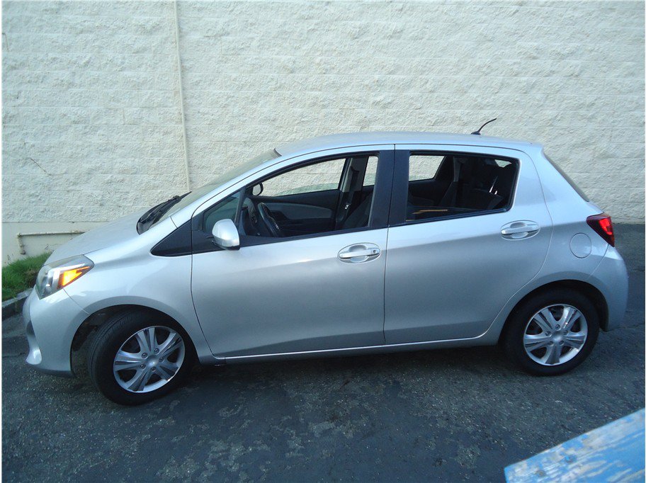 Used 2015 Toyota Yaris L FWD image 8