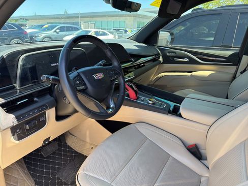 Used 2023 Cadillac Escalade Premium Luxury w/ Performance Package AWD/4WD image 2
