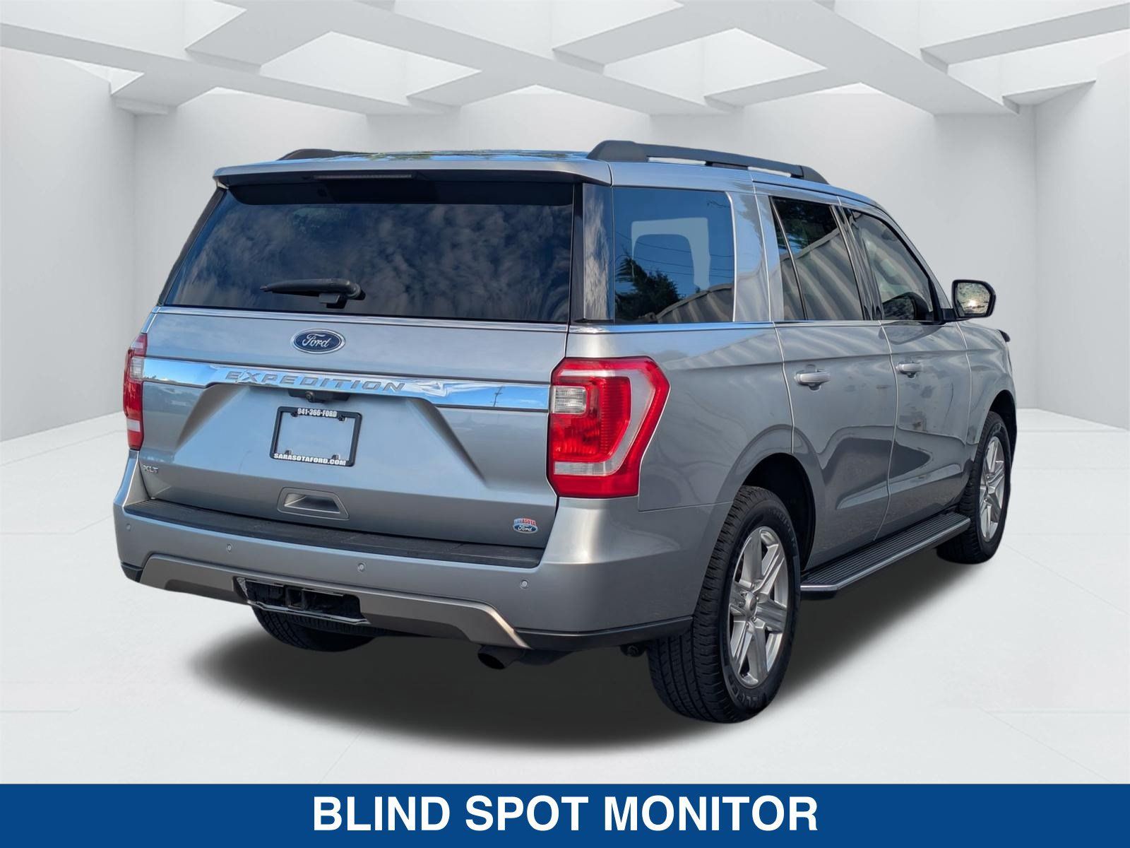 Used 2020 Ford Expedition XLT w/ Equipment Group 202A RWD image 5