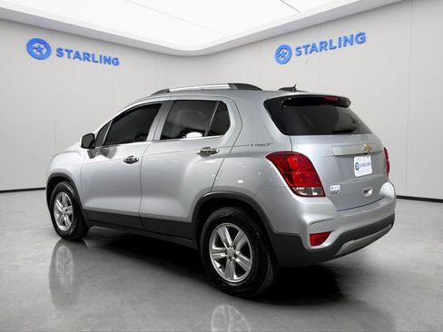 Used 2020 Chevrolet Trax LT w/ Driver Confidence Package FWD image 6