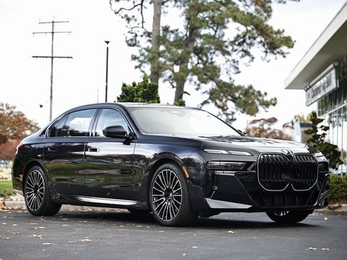 Used 2025 BMW 740i w/ Premium Package image 1