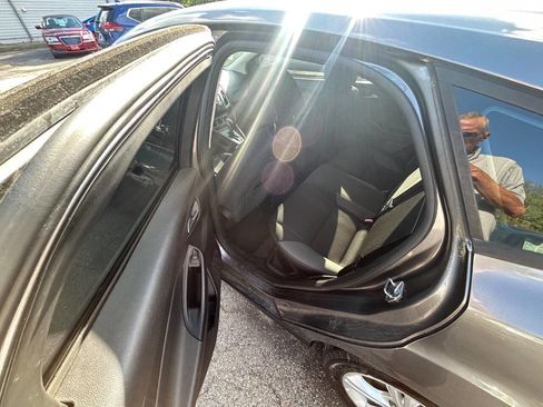 Used 2014 Ford Focus SE FWD image 7