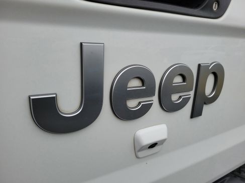 Used 2021 Jeep Gladiator Overland image 10