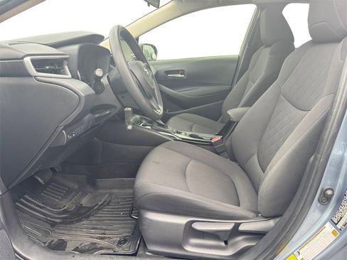 Used 2021 Toyota Corolla LE image 9