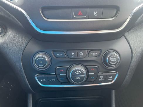 Used 2022 Jeep Cherokee Trailhawk w/ Trailer Tow Group image 28