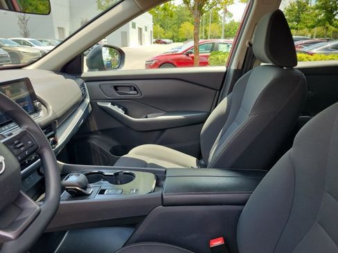 Used 2025 Nissan Rogue S FWD image 17