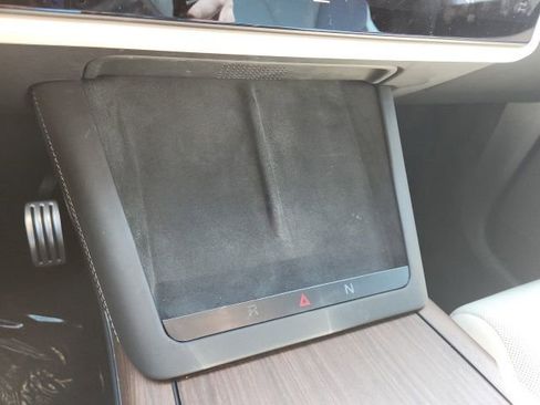 Used 2022 Tesla Model X image 36