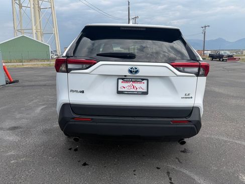 Used 2024 Toyota RAV4 LE AWD/4WD image 8