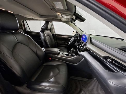 Used 2023 Toyota Highlander Limited image 24
