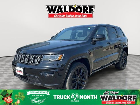 Used 2022 Jeep Grand Cherokee Laredo X image 3