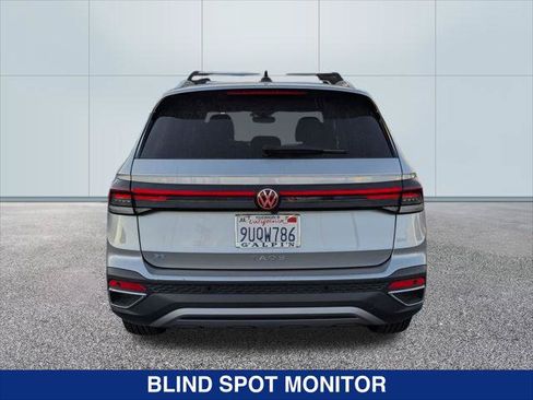 Used 2025 Volkswagen Taos SE FWD image 4