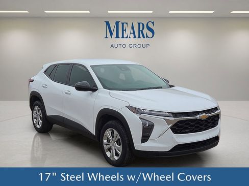 Used 2024 Chevrolet Trax LS image 8