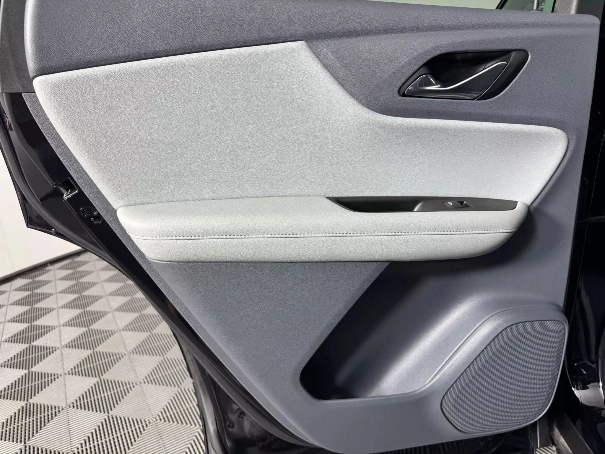 Used 2020 Chevrolet Blazer LT FWD image 40