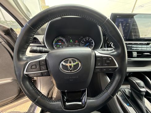 Used 2020 Toyota Highlander Platinum AWD/4WD image 11