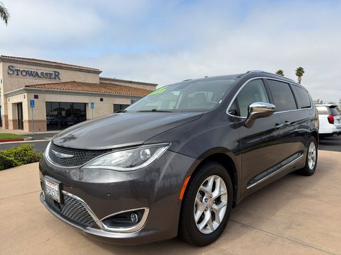 Used 2020 Chrysler Pacifica Limited w/ Advanced Safetytec Group FWD image 1