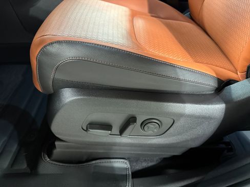Used 2024 Kia Carnival SX Prestige FWD image 25