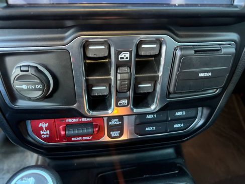 Used 2021 Jeep Wrangler Unlimited Rubicon w/ Xtreme Recon 35" Tire Package image 35