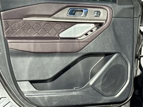 Used 2025 Ford Explorer Platinum w/ Ultimate Package image 11