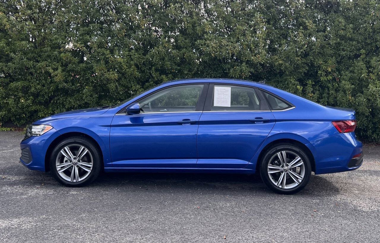 Used 2024 Volkswagen Jetta SE FWD image 4