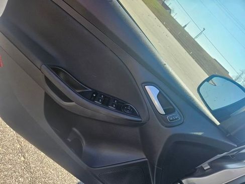 Used 2015 Ford Focus SE w/ SE Sport Package image 11