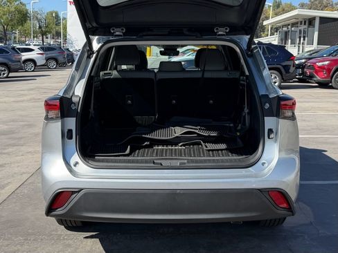 Certified 2024 Toyota Highlander XLE image 9