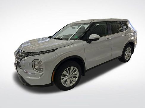 New 2025 Mitsubishi Outlander ES image 2