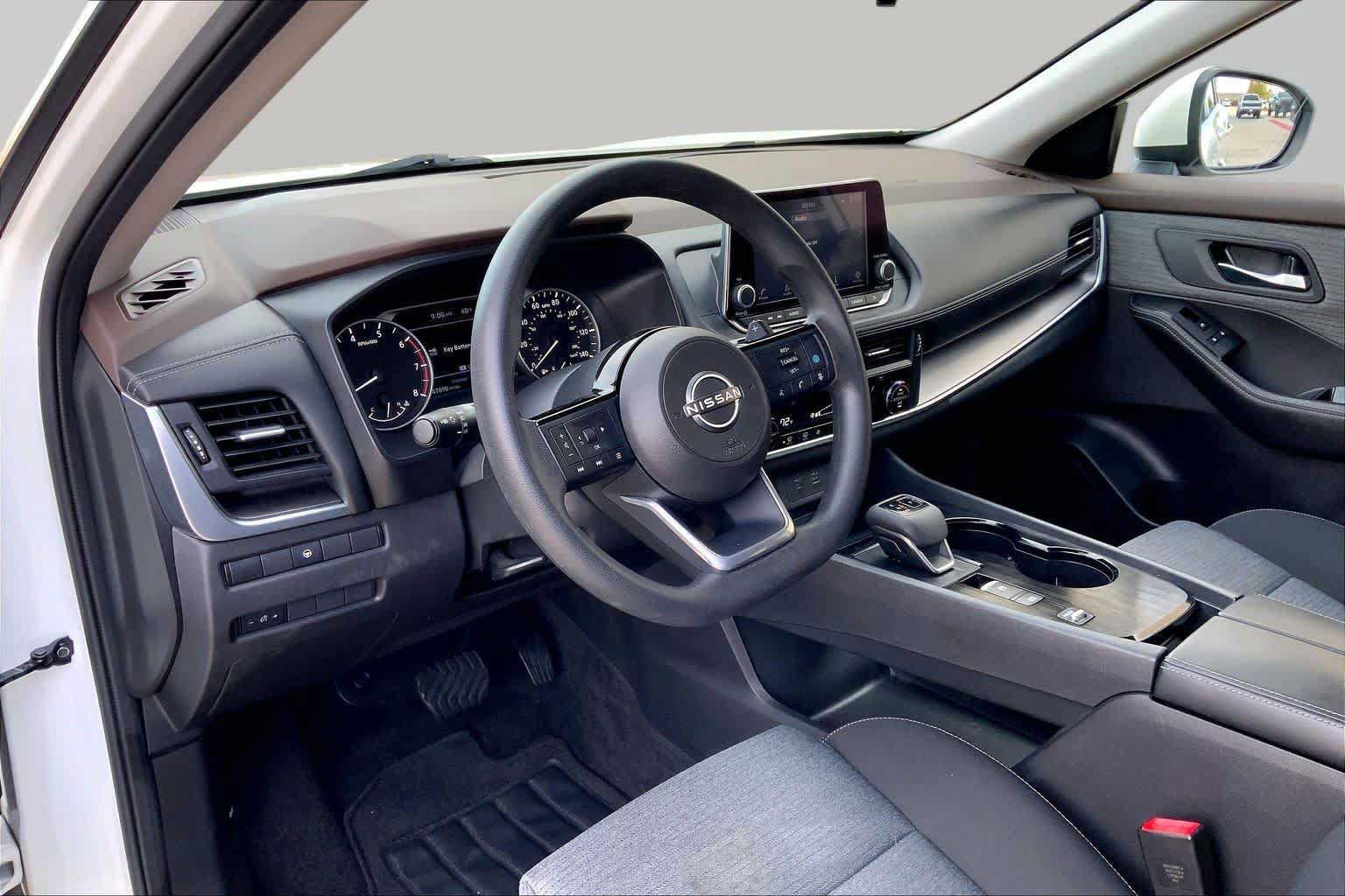 Used 2023 Nissan Rogue SV FWD image 17
