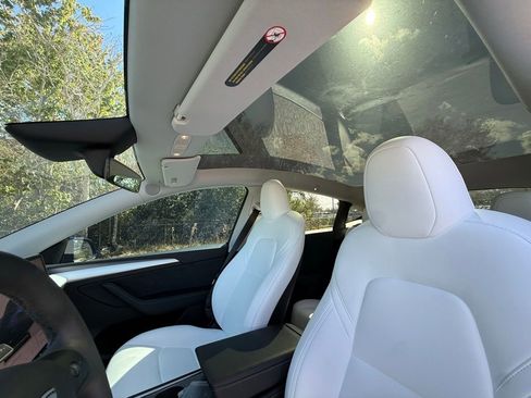 Used 2023 Tesla Model Y Performance image 21