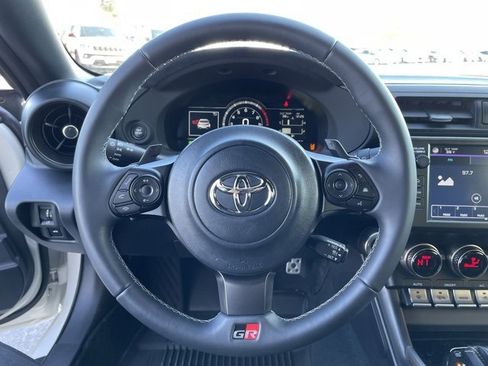 Used 2025 Toyota GR86 Premium w/ Performance Package image 13