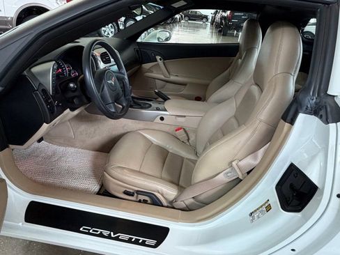 Used 2005 Chevrolet Corvette Coupe w/ Preferred Equipment Group RWD image 15