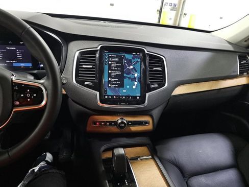 Certified 2024 Volvo XC90 B5 Plus w/ Protection Package Premier AWD/4WD image 11