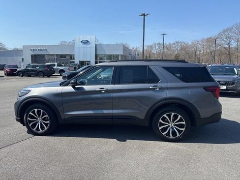 Certified 2025 Ford Explorer ST-Line AWD/4WD image 2