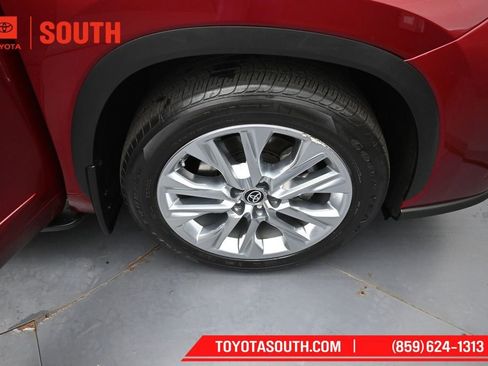 Used 2023 Toyota Highlander Limited AWD/4WD image 40