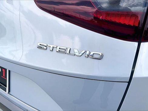 Used 2022 Alfa Romeo Stelvio Ti AWD/4WD image 9