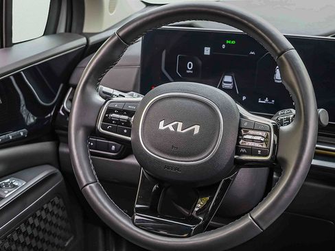Certified 2025 Kia Carnival SX Prestige FWD image 15