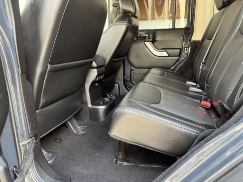 Used 2018 Jeep Wrangler Unlimited Rubicon w/ Cold Weather Group AWD/4WD image 23