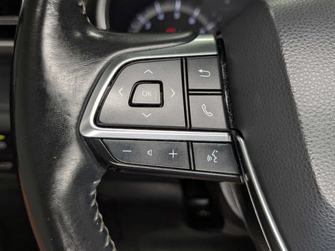 Used 2021 Toyota Highlander XLE AWD/4WD image 37