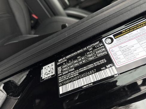 Used 2025 Mercedes-Benz G 63 AMG 4MATIC image 36